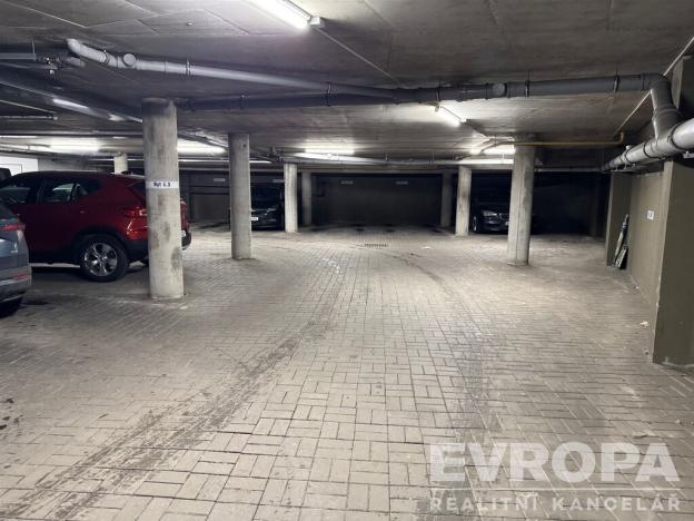 Pronájem garážového stání, Jablonec nad Nisou, Komenského, 16 m2