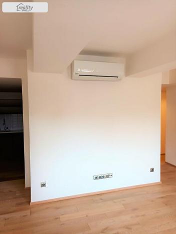 Pronájem bytu 2+1, Praha - Malá Strana, U lužického semináře, 74 m2