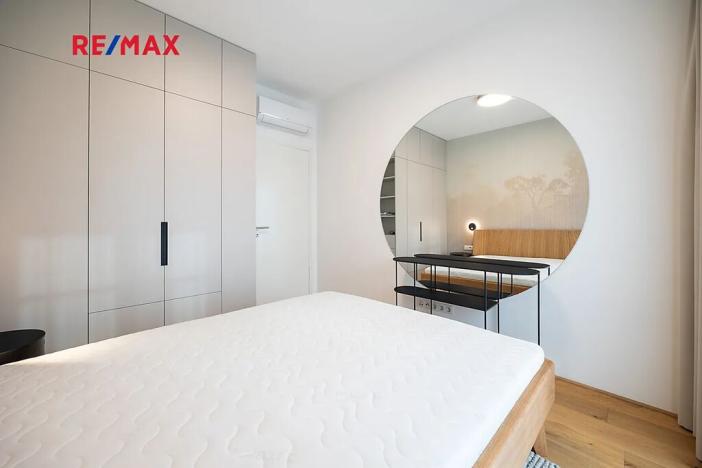 Pronájem bytu 2+kk, Praha - Vinohrady, Slezská, 43 m2