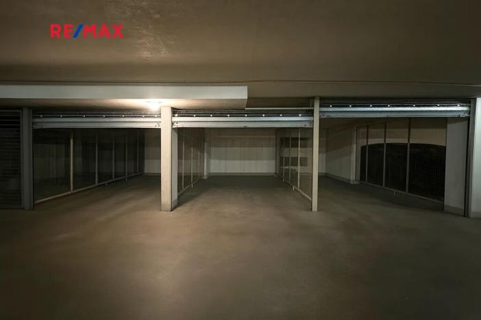 Prodej garáže, Praha - Košíře, Zahradníčkova, 18 m2