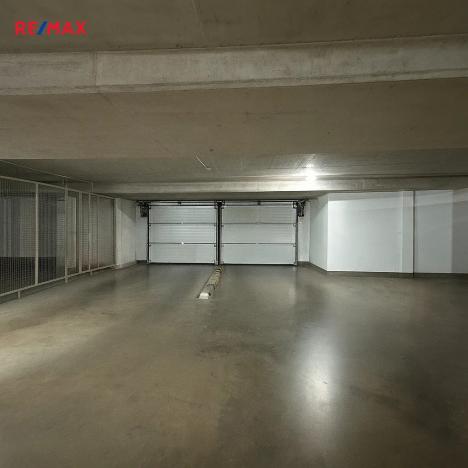 Prodej garáže, Praha - Košíře, Zahradníčkova, 18 m2