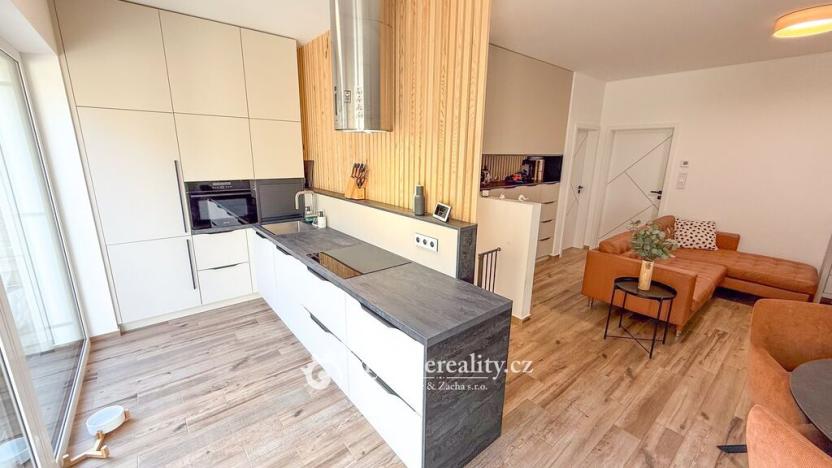 Prodej bytu 4+kk, Hluboké Mašůvky, 89 m2