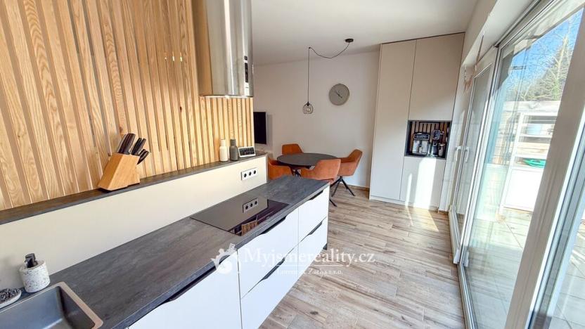 Prodej bytu 4+kk, Hluboké Mašůvky, 89 m2