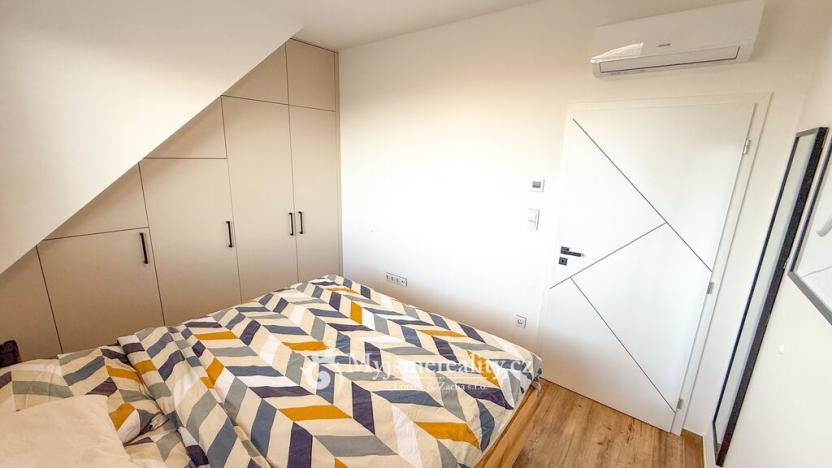 Prodej bytu 4+kk, Hluboké Mašůvky, 89 m2