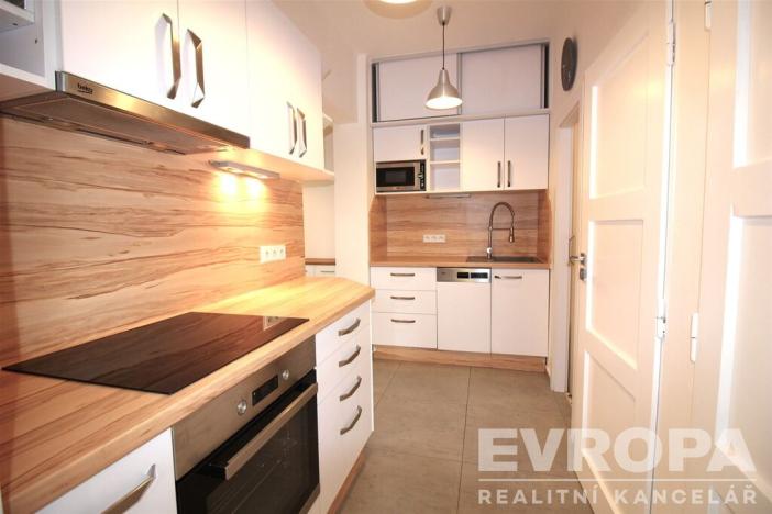 Pronájem bytu 2+1, Praha - Vršovice, Jakutská, 42 m2