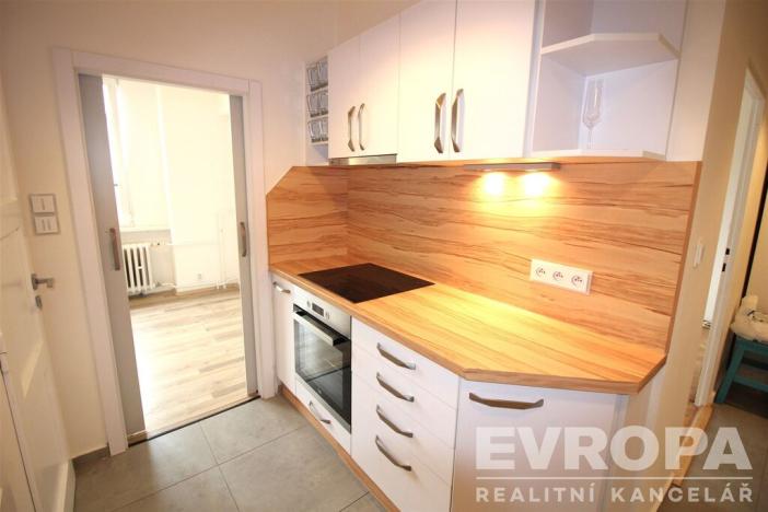 Pronájem bytu 2+1, Praha - Vršovice, Jakutská, 42 m2