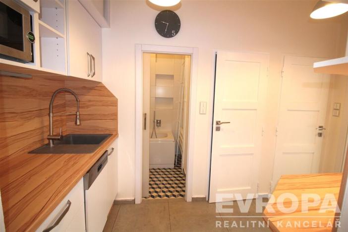 Pronájem bytu 2+1, Praha - Vršovice, Jakutská, 42 m2