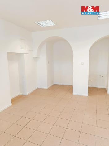 Pronájem obchodního prostoru, Tišnov, nám. Komenského, 21 m2