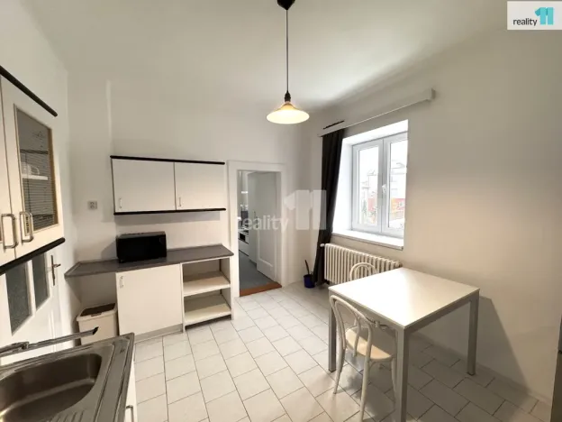 Pronájem bytu 1+1, Praha - Kobylisy, Zlonínská, 49 m2