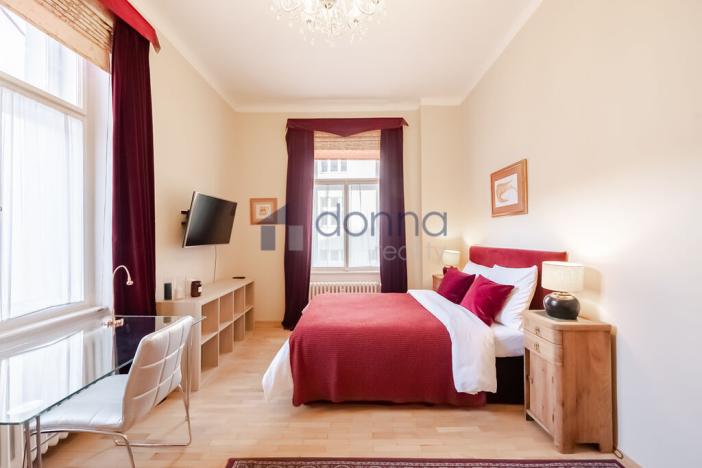 Pronájem bytu 1+1, Praha, Štěpánská, 46 m2