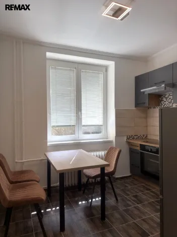 Pronájem bytu 2+1, Karlovy Vary, K. Čapka, 57 m2