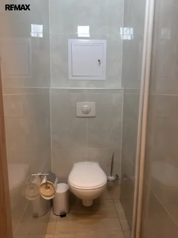 Pronájem bytu 2+1, Karlovy Vary, K. Čapka, 57 m2