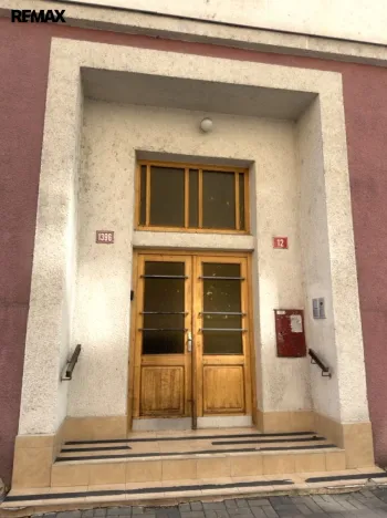 Pronájem bytu 2+1, Karlovy Vary, K. Čapka, 57 m2