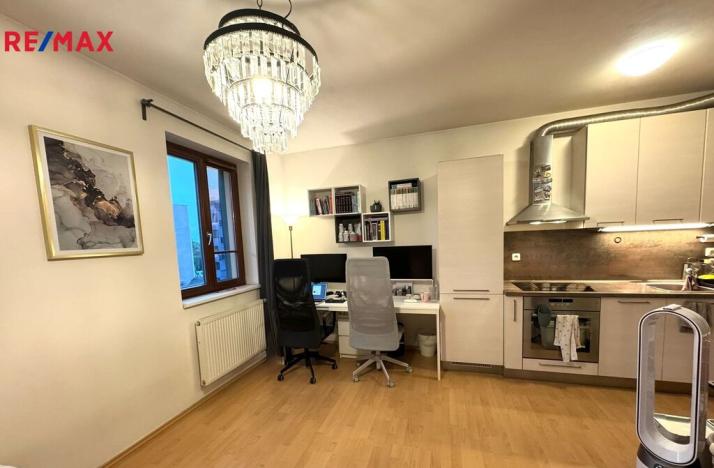 Pronájem bytu 1+kk, Praha - Hostivař, Vladycká, 30 m2