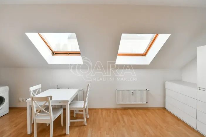 Pronájem bytu 2+kk, Praha - Vysočany, Zbuzkova, 44 m2