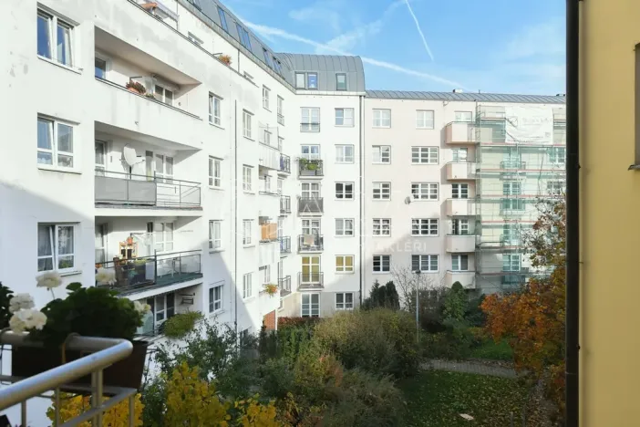 Pronájem bytu 2+kk, Praha - Vysočany, Zbuzkova, 44 m2