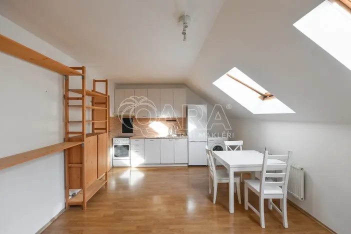 Pronájem bytu 2+kk, Praha - Vysočany, Zbuzkova, 44 m2