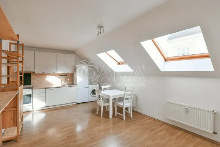 Pronájem bytu 2+kk, Praha - Vysočany, Zbuzkova, 44 m2