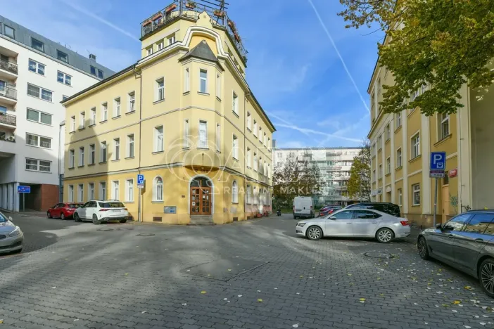 Pronájem bytu 2+kk, Praha - Vysočany, Zbuzkova, 44 m2