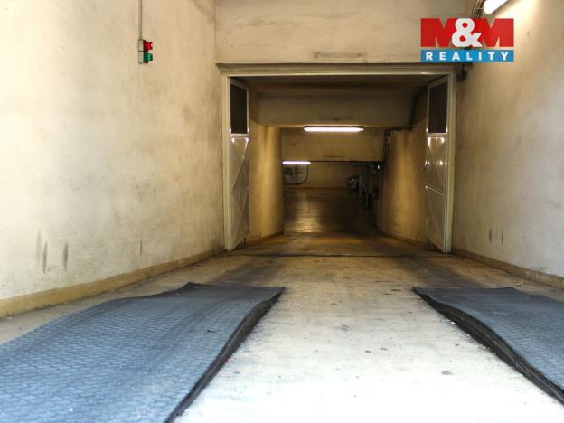 Pronájem garážového stání, Praha - Holešovice, Tusarova, 12 m2