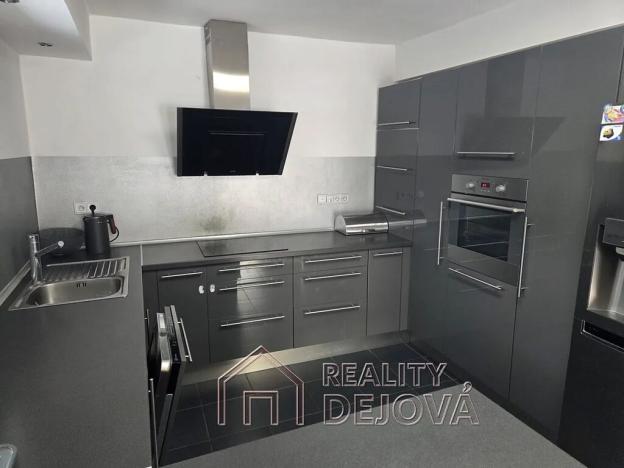 Prodej rodinného domu, Hrabyně, 180 m2