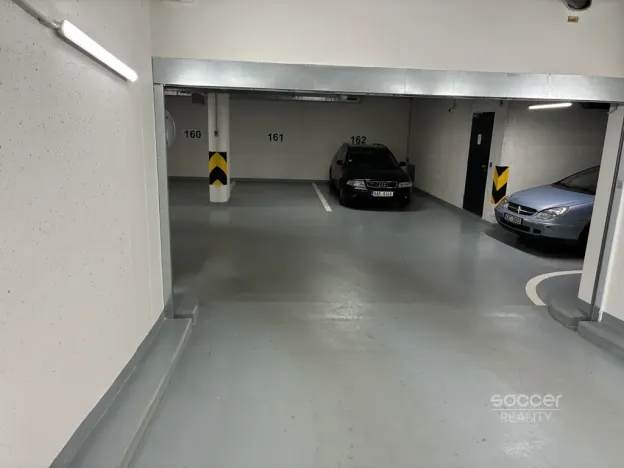 Pronájem garážového stání, Praha - Vysočany, Střídavá, 14 m2