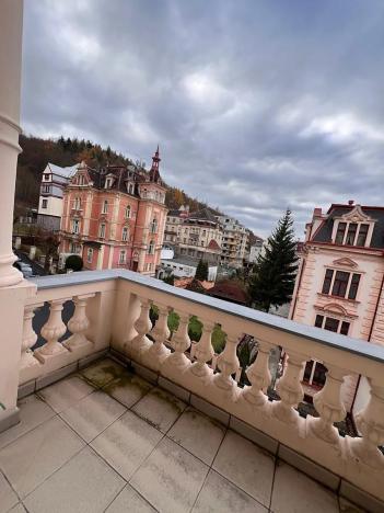 Prodej bytu 3+1, Karlovy Vary, Svahová, 98 m2