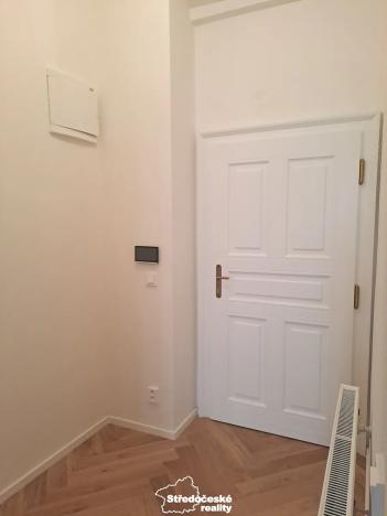 Pronájem bytu 1+1, Praha - Vinohrady, Velehradská, 43 m2