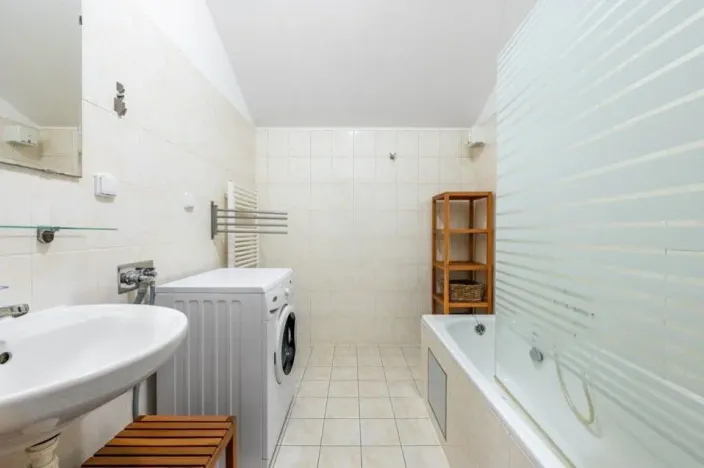 Pronájem bytu 2+kk, Praha - Horní Měcholupy, Padovská, 62 m2