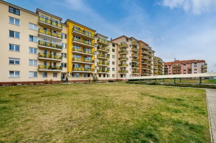 Pronájem bytu 2+kk, Praha - Horní Měcholupy, Padovská, 62 m2
