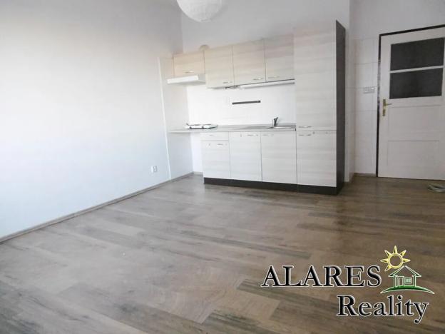 Pronájem bytu 1+kk, Praha - Smíchov, Křížová, 28 m2