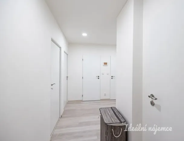 Pronájem bytu 3+1, Praha - Háje, Tatarkova, 77 m2