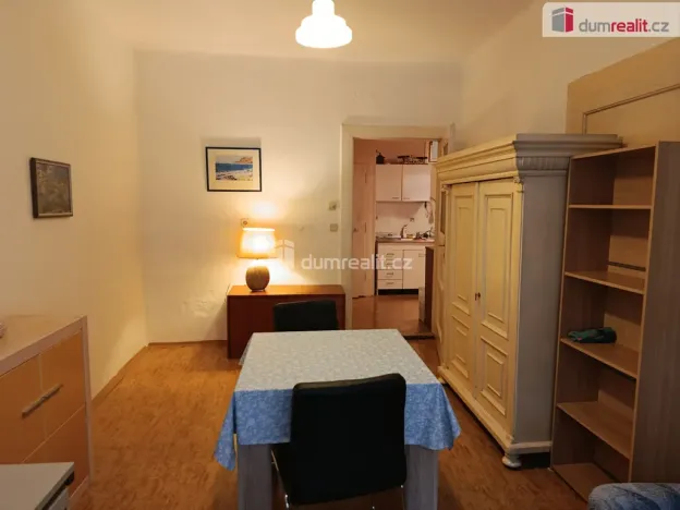 Pronájem bytu 1+kk, Praha - Holešovice, Na Maninách, 35 m2