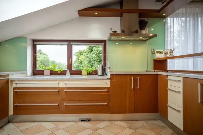 Prodej komerční nemovitosti, Sulice - Želivec, Hlavní, 370 m2