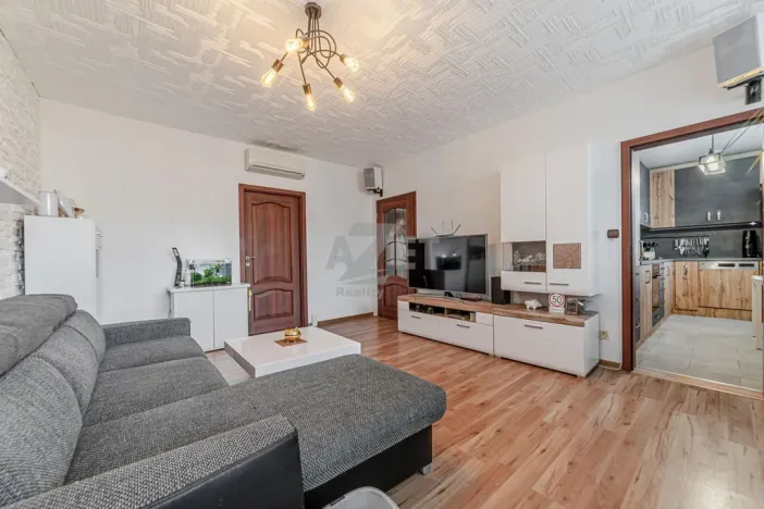 Prodej bytu 3+1, Orlová - Lutyně, Karla Dvořáčka, 72 m2