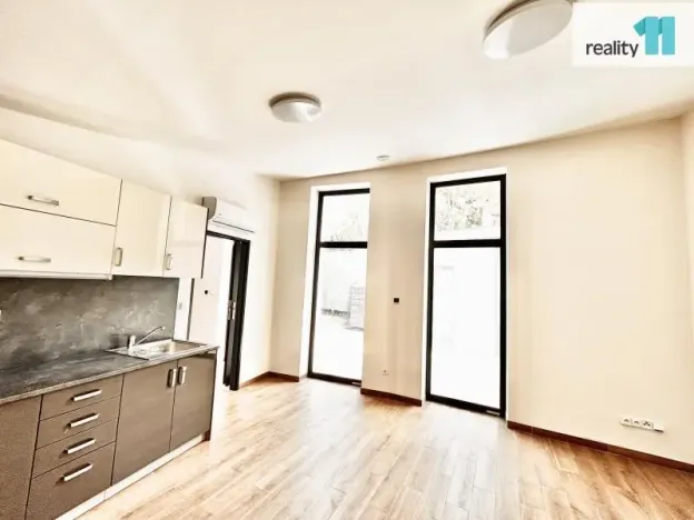 Pronájem bytu 1+kk, Praha - Michle, Michelská, 34 m2