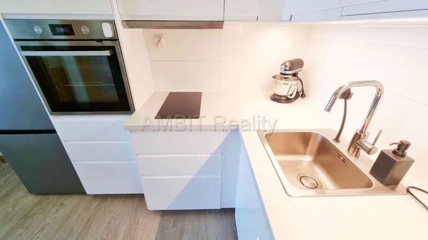 Pronájem bytu 2+kk, Praha - Hlubočepy, Voskovcova, 42 m2