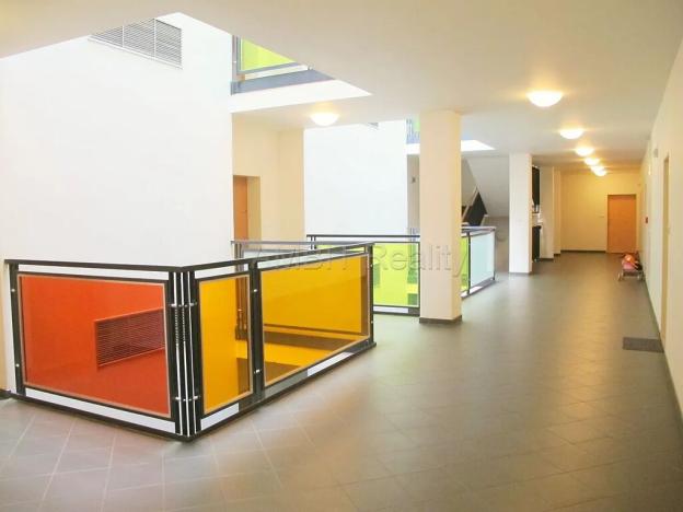 Pronájem bytu 2+kk, Praha - Hlubočepy, Voskovcova, 42 m2