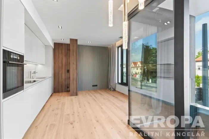 Pronájem bytu 1+kk, Praha - Břevnov, U Petřin, 35 m2