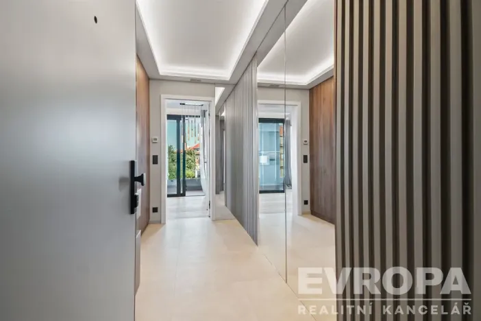 Pronájem bytu 1+kk, Praha - Břevnov, U Petřin, 35 m2