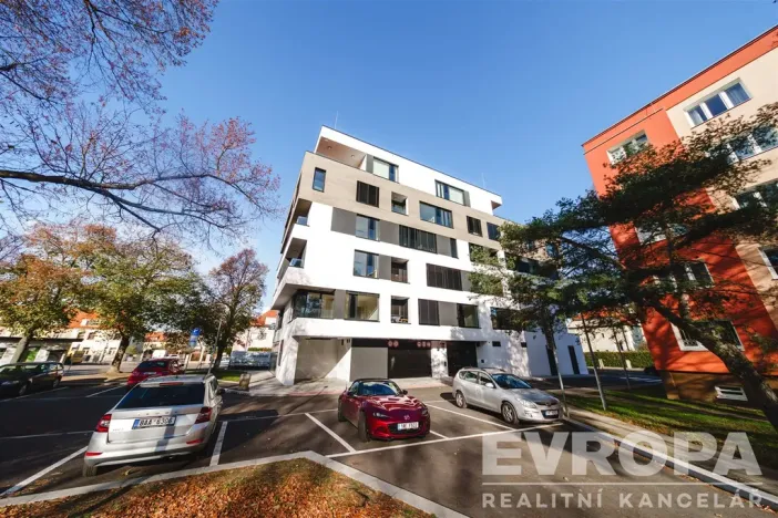 Pronájem bytu 1+kk, Praha - Břevnov, U Petřin, 35 m2