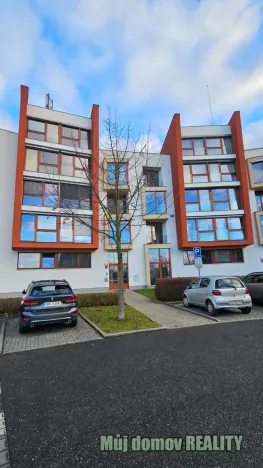 Pronájem garážového stání, Praha - Stodůlky, Švejcarovo náměstí, 11 m2