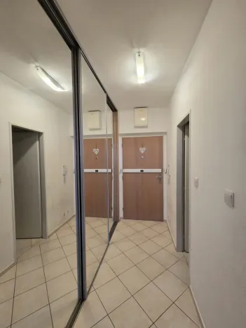 Prodej bytu 1+kk, Praha - Troja, Hnězdenská, 38 m2