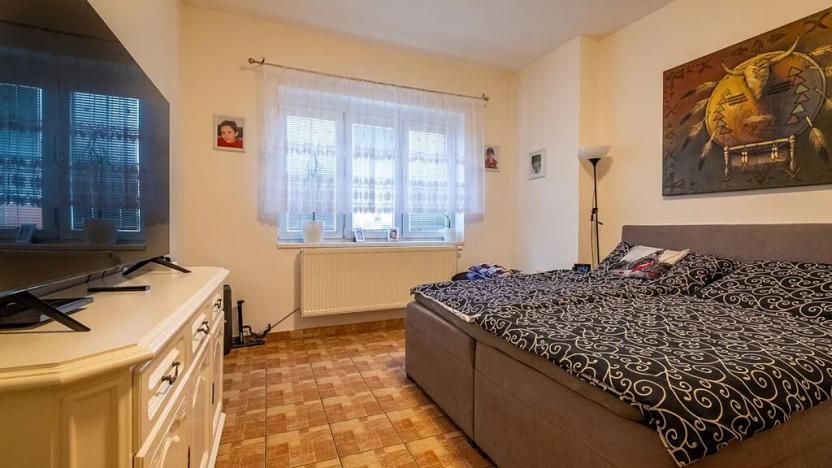 Prodej činžovního domu, Sadská, Husova, 306 m2