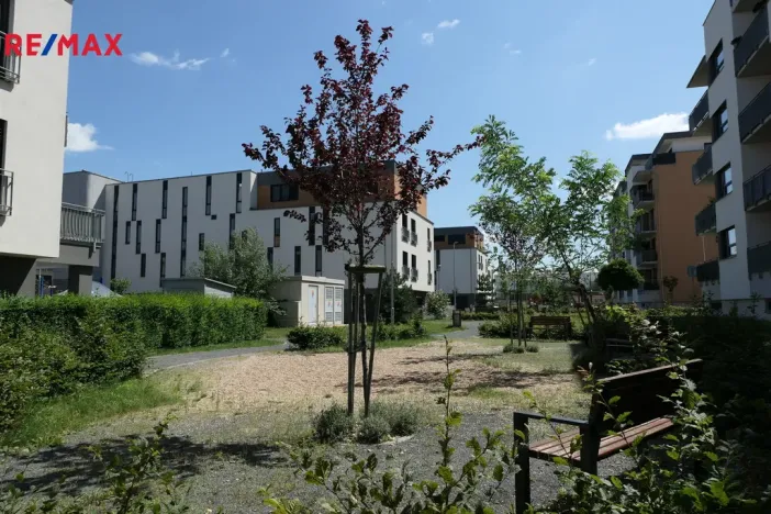 Pronájem bytu 2+kk, Hradec Králové - Nový Hradec Králové, Antonína Petrofa, 54 m2