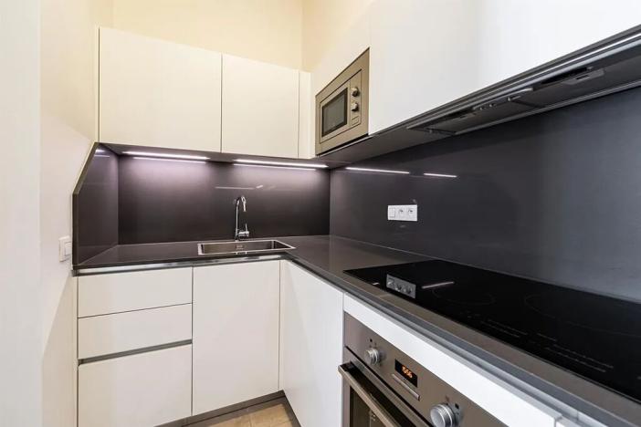 Pronájem bytu 3+1, Praha - Nové Město, Bolzanova, 93 m2