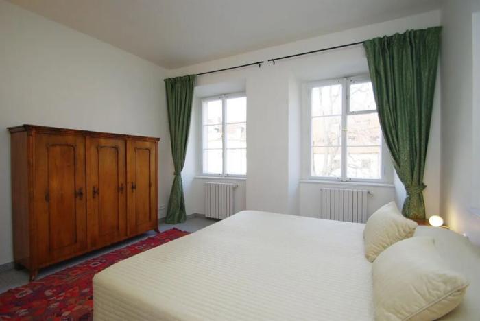 Pronájem bytu 3+1, Praha - Malá Strana, Hroznová, 73 m2