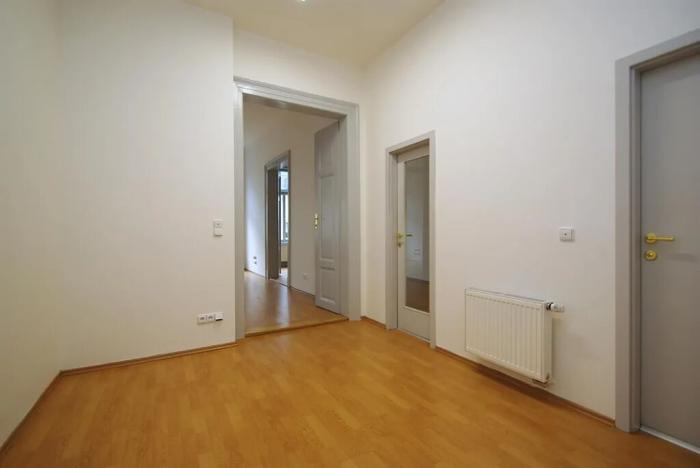 Pronájem kanceláře, Praha - Smíchov, Štefánikova, 70 m2