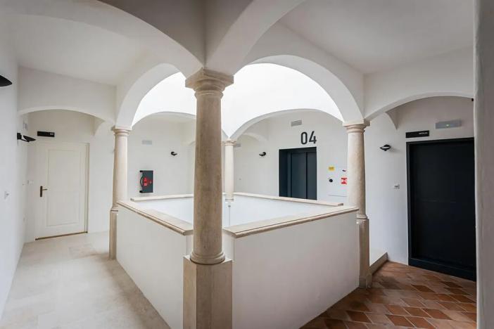 Pronájem obchodního prostoru, Praha - Malá Strana, Vlašská, 98 m2