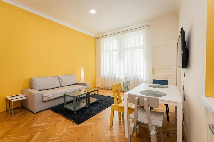 Pronájem bytu 2+kk, Praha - Bubeneč, Šmeralova, 51 m2